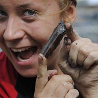 Arkeolog med fynd/Archaeologist