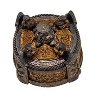 WCV pressbild 12x12 300dpi 2boxbrooch