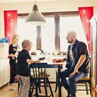 Vid köksbordet