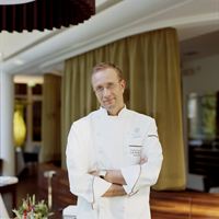 Freut sich auf die Gala und ist für das Gourmet-Dinner verantwortlich – Zwei-Sterne-Koch Nils Henkel aus dem Schlosshotel Lerbach