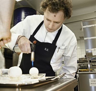 Darf seinen Favoriten selbst wählen: Sven Elverfeld aus dem Drei-Sterne-Restaurant Aqua ist ein Könner seines Fachs und deshalb einer der 100 besten Köche Deutschlands. (c) The Ritz-Carlton, Wolfsburg