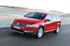 Passat Alltrack &auml;r en ny modell som erbjuder fyrhjulsdrift och DSG-v&auml;xell&aring;da som standard kombinerat med h&ouml;gre markfrig&aring;ng och ny offroad-design. Nyheten f&ouml;rv&auml;ntas m&ouml;ta stort intresse p&aring; den svenska marknaden, d&auml;r Volkswagen haft stora framg&aring;ngar med sina 4Motion-modeller. 