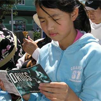 Booklet distribution in Sydney parks bring the truth about drugs to teens.
