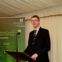 Dr David Llewellyn