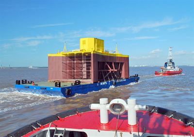 Neptune tugged in Humber 2010