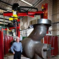 Arc Energy's Alan Robinson with a Rotating Head machine