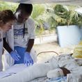 Providing care to injured people following the Haiti earthquake© William Daniels/Handicap International