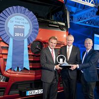 Georg Weiberg, Head of Truck Product Engineering; Hubertus Troska, Head of Mercedes-Benz Trucks and Gianenrico Griffini, President of the “Truck Of The Year”-Jury.