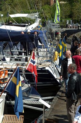 båtar brygga