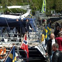 båtar brygga