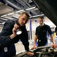 Besiktning av motorutrymme