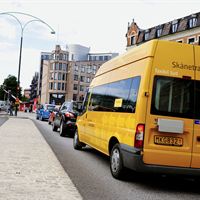  Skånetrafiken hanterar cirka 660 000 färdtjänstresor och 540 000 sjukresor årligen. Nu får de hjälp av Bilprovningen med att kontrollera sina fordon.