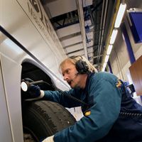 Besiktning av hjulsystem på tungt fordon