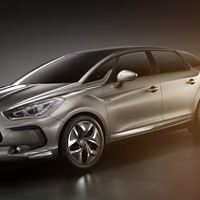 Citroën DS5 snett framifrån