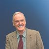 John Cleese Elgigantenkampanj framför blue screen