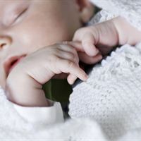 baby_hands_face_Nikon