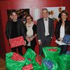 Överlämning av julklappar till Röda Korset. bild 1