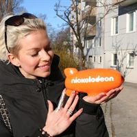 September tar emot Nickelodeon-blimpen