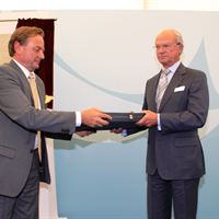 Kung Carl Gustaf och ClimateWells ordförande fred Andersson vid invigningn av bolagets nya fabrik i spanska Soria.