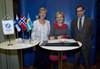 Bildtext: Norges ambassadör Anne Lund, arbetsmarknadsminister Hillevi Engström och Finlands ambassadör Harry Helenius vid undertecknandet av överenskommelse om Stiftelsen Utbildning Nordkalotten. Foto: Regeringskansliet