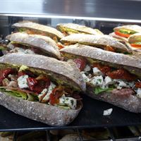 Q8 og frisksmurte sandwiches