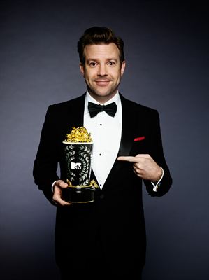 Jason Sudeikis_trophy