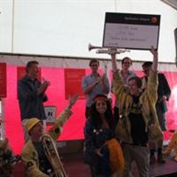 Bästa studentorkestern - priset delades ut av Sollo Bäckmans söner Andreas och Olov Bäckman samt Paul Matell
