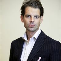 Alex Schulman - en av ambassadörerna för Rosa Bandet 2010.