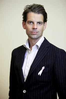 Alex Schulman - en av ambassadörerna för Rosa Bandet 2010.