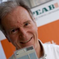 Lars Gutwasser med Peabs fuktsensor