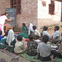 SOS Barnbyars tjejklubb i Bangladesh
