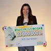 Anna Ryott och check från PostkodLotteriet 2012