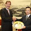 CEO Walter Qvam and Mr.Feng, Vice Mayor Zhenjiang City.