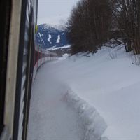 Veoliatåg med Åre i bakgrunden