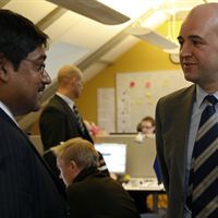 Reinfeldt i samtal med Steriakonsult