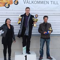 På bilden ses alltså från vänster till höger: Johanna Nero, Tommy Rundström och Crister Glad. 