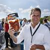 Peter Arvidson på Kräftsläppet 2010 med den nya förpackningen