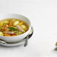 Lättsyrad köttsoppa med rotfrukter - bild från boken Syrat