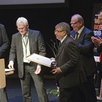 Laércio Couto gratuleras till utmärkelsen the World Bioenergy Award 2010.