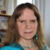 Tiina Nummi-Södergren delar ut årets Ljudbokspris.