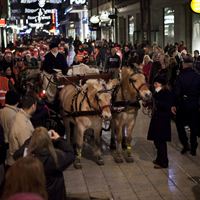 Julparad längs Drottninggatan  (Fotograf Roger Vikström)
