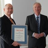 Oswald P. Zimmermann,  CEO der datango AG und Wirtschaftssenator des EWS.  (Rechts im Bild: Wolfgang
