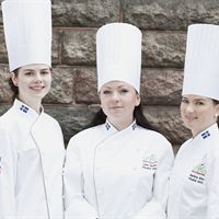 Finalisterna i Årets Konditor. Från vänster: Josefine Baummann, Märta Grundberg, Lina Olsén, Martina Alm och Fredrik Johansson. 
