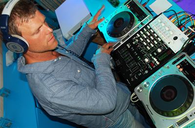 DJ Thomas Wingren