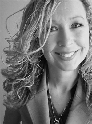 Anna Helton