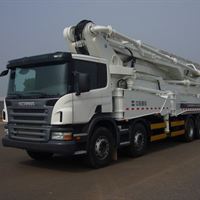 Scanialastbil med Zoomlion-utrustning