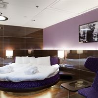 Skylight Round Berth Suite