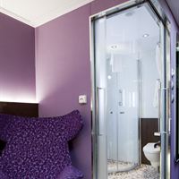 Suite bathroom 