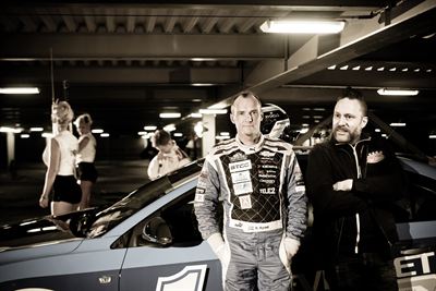 STCC-mästaren Rickard Rydell och Mustasch – med frontmannen Ralph Gyllenhammar i spetsen – har gjort en video ihop. ”Rock och racing är en perfekt kombination!” 