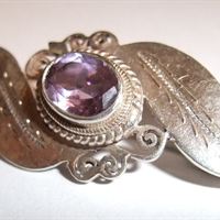 Sapkota brooch
